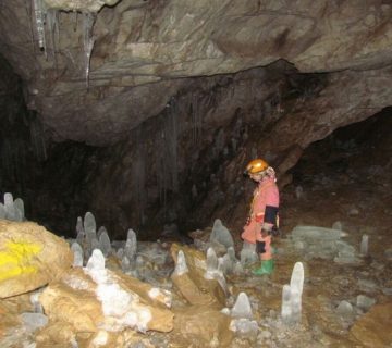 غار یخ مراد